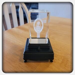 3D Laser Etched Crystal Paperweight Of Jesus And Cross